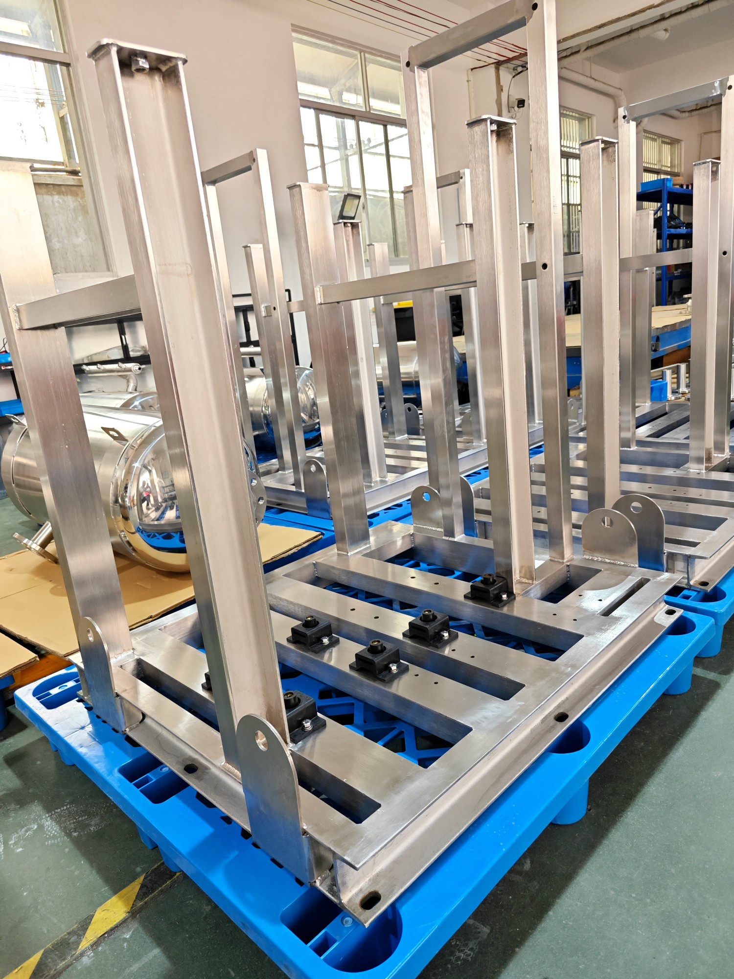 HZT029015001-15MBD 125L Vacuum Station Rear View